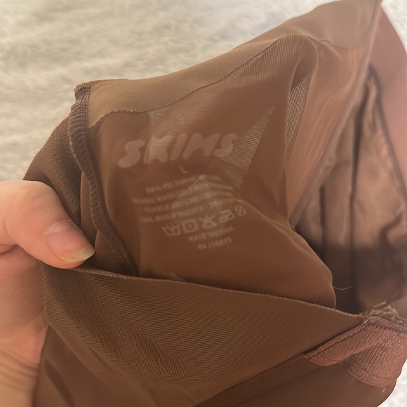 Skims barely there low back short size large shapewear - Picture 4 of 6